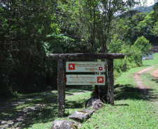 A cidade de Piraquara guarda uma riqueza incalculável para boa parte da população da Região Metropolitana de Curitiba: a sua principal fonte de água ou os chamados Mananciais da Serra. Eles são parte de uma Área de Preservação Ambiental (APA) e compõem o Parque Estadual Pico do Marumbi e o Roteiro Caminho Trentino de Piraquara, que são atrações especiais e pouco conhecidas do verão paranaense. Foto: José Fernando Ogura/AEN