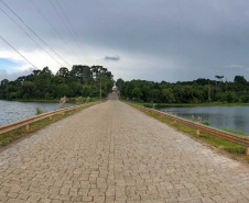 A cidade de Piraquara guarda uma riqueza incalculável para boa parte da população da Região Metropolitana de Curitiba: a sua principal fonte de água ou os chamados Mananciais da Serra. Eles são parte de uma Área de Preservação Ambiental (APA) e compõem o Parque Estadual Pico do Marumbi e o Roteiro Caminho Trentino de Piraquara, que são atrações especiais e pouco conhecidas do verão paranaense. Foto: José Fernando Ogura/AEN