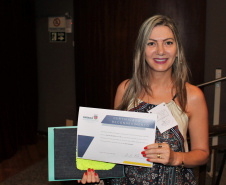 

Foi reconhecido o desempenho no âmbito dos programas Presente na Escola e Prova Paraná Mais. Entrega dos quase 400 certificados ocorreu no Seminário Foco na Aprendizagem, em Curitiba, que reúne os mais de 2 mil diretores.
Foto: SEED