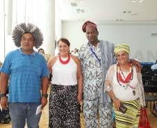 A Superintendência Geral de Diálogo e Interação Social do Governo do Estado (Sudis) lança nesta quinta-feira (30), às 14h, o Grupo de Trabalho dos Povos e Comunidades Tradicionais do Paraná. Presentes: o superintendente de Diálogo e Integração Social, Mauro Rockenbach; secretários: de Desenvolvimento Urbano, João Carlos Ortega; de Justiça, Família e Trabalho, Ney Leprevost; entre outros.
Curitiba, 30-01-20.
Foto: Arnaldo Alves / AEN.
