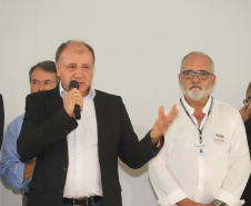 A Superintendência Geral de Diálogo e Interação Social do Governo do Estado (Sudis) lança nesta quinta-feira (30), às 14h, o Grupo de Trabalho dos Povos e Comunidades Tradicionais do Paraná. Presentes: o superintendente de Diálogo e Integração Social, Mauro Rockenbach; secretários: de Desenvolvimento Urbano, João Carlos Ortega; de Justiça, Família e Trabalho, Ney Leprevost; entre outros.
Curitiba, 30-01-20.
Foto: Arnaldo Alves / AEN.
