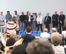 A Superintendência Geral de Diálogo e Interação Social do Governo do Estado (Sudis) lança nesta quinta-feira (30), às 14h, o Grupo de Trabalho dos Povos e Comunidades Tradicionais do Paraná. Presentes: o superintendente de Diálogo e Integração Social, Mauro Rockenbach; secretários: de Desenvolvimento Urbano, João Carlos Ortega; de Justiça, Família e Trabalho, Ney Leprevost; entre outros.
Curitiba, 30-01-20.
Foto: Arnaldo Alves / AEN.
