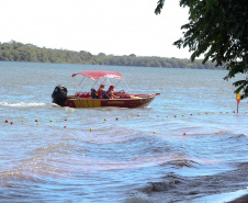 As atividades do Verão Maior, do Governo do Estado, também estão presentes na Costa Noroeste. Os balneários do Rio Paraná, que recebem milhares de turistas, principalmente em fim de semana, contam com reforço na área de segurança, orientações e testes rápidos feitos pelas equipes da Saúde, campeonatos e atividades de esporte e lazer.Foto: Ari Dias/AEN