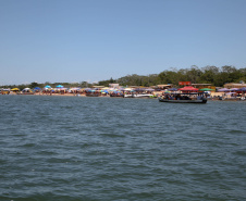 As atividades do Verão Maior, do Governo do Estado, também estão presentes na Costa Noroeste. Os balneários do Rio Paraná, que recebem milhares de turistas, principalmente em fim de semana, contam com reforço na área de segurança, orientações e testes rápidos feitos pelas equipes da Saúde, campeonatos e atividades de esporte e lazer.Foto: Ari Dias/AEN