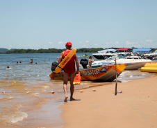 As atividades do Verão Maior, do Governo do Estado, também estão presentes na Costa Noroeste. Os balneários do Rio Paraná, que recebem milhares de turistas, principalmente em fim de semana, contam com reforço na área de segurança, orientações e testes rápidos feitos pelas equipes da Saúde, campeonatos e atividades de esporte e lazer.Foto: Ari Dias/AEN