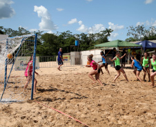 As atividades do Verão Maior, do Governo do Estado, também estão presentes na Costa Noroeste. Os balneários do Rio Paraná, que recebem milhares de turistas, principalmente em fim de semana, contam com reforço na área de segurança, orientações e testes rápidos feitos pelas equipes da Saúde, campeonatos e atividades de esporte e lazer.Foto: Ari Dias/AEN