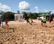 As atividades do Verão Maior, do Governo do Estado, também estão presentes na Costa Noroeste. Os balneários do Rio Paraná, que recebem milhares de turistas, principalmente em fim de semana, contam com reforço na área de segurança, orientações e testes rápidos feitos pelas equipes da Saúde, campeonatos e atividades de esporte e lazer.Foto: Ari Dias/AEN