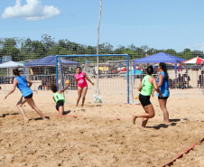 As atividades do Verão Maior, do Governo do Estado, também estão presentes na Costa Noroeste. Os balneários do Rio Paraná, que recebem milhares de turistas, principalmente em fim de semana, contam com reforço na área de segurança, orientações e testes rápidos feitos pelas equipes da Saúde, campeonatos e atividades de esporte e lazer.Foto: Ari Dias/AEN