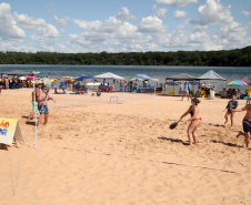 As atividades do Verão Maior, do Governo do Estado, também estão presentes na Costa Noroeste. Os balneários do Rio Paraná, que recebem milhares de turistas, principalmente em fim de semana, contam com reforço na área de segurança, orientações e testes rápidos feitos pelas equipes da Saúde, campeonatos e atividades de esporte e lazer.Foto: Ari Dias/AEN