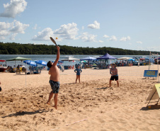 As atividades do Verão Maior, do Governo do Estado, também estão presentes na Costa Noroeste. Os balneários do Rio Paraná, que recebem milhares de turistas, principalmente em fim de semana, contam com reforço na área de segurança, orientações e testes rápidos feitos pelas equipes da Saúde, campeonatos e atividades de esporte e lazer.Foto: Ari Dias/AEN