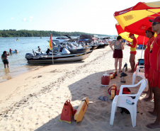 As atividades do Verão Maior, do Governo do Estado, também estão presentes na Costa Noroeste. Os balneários do Rio Paraná, que recebem milhares de turistas, principalmente em fim de semana, contam com reforço na área de segurança, orientações e testes rápidos feitos pelas equipes da Saúde, campeonatos e atividades de esporte e lazer.Foto: Ari Dias/AEN