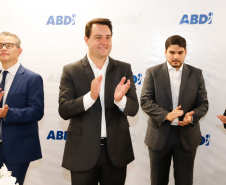 O governador Carlos Massa Ratinho Junior e o presidente da Agência Brasileira de Desenvolvimento Industrial (ABDI), Igor Calvet, assinaram nesta quarta-feira (12) um acordo de cooperação técnica para implantar no Paraná um sistema de compartilhamento de veículos elétricos para uso de servidores públicos.  -  Brasília, 12/02/2020  -  Foto: Rodrigo Félix Leal/AEN