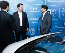 O governador Carlos Massa Ratinho Junior e o presidente da Agência Brasileira de Desenvolvimento Industrial (ABDI), Igor Calvet, assinaram nesta quarta-feira (12) um acordo de cooperação técnica para implantar no Paraná um sistema de compartilhamento de veículos elétricos para uso de servidores públicos.  -  Brasília, 12/02/2020  -  Foto: Rodrigo Félix Leal/AEN