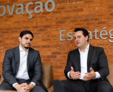 O governador Carlos Massa Ratinho Junior e o presidente da Agência Brasileira de Desenvolvimento Industrial (ABDI), Igor Calvet, assinaram nesta quarta-feira (12) um acordo de cooperação técnica para implantar no Paraná um sistema de compartilhamento de veículos elétricos para uso de servidores públicos.  -  Brasília, 12/02/2020  -  Foto: Rodrigo Félix Leal/AEN