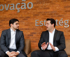 O governador Carlos Massa Ratinho Junior e o presidente da Agência Brasileira de Desenvolvimento Industrial (ABDI), Igor Calvet, assinaram nesta quarta-feira (12) um acordo de cooperação técnica para implantar no Paraná um sistema de compartilhamento de veículos elétricos para uso de servidores públicos.  -  Brasília, 12/02/2020  -  Foto: Rodrigo Félix Leal/AEN