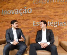 O governador Carlos Massa Ratinho Junior e o presidente da Agência Brasileira de Desenvolvimento Industrial (ABDI), Igor Calvet, assinaram nesta quarta-feira (12) um acordo de cooperação técnica para implantar no Paraná um sistema de compartilhamento de veículos elétricos para uso de servidores públicos.  -  Brasília, 12/02/2020  -  Foto: Rodrigo Félix Leal/AEN