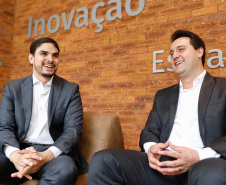 O governador Carlos Massa Ratinho Junior e o presidente da Agência Brasileira de Desenvolvimento Industrial (ABDI), Igor Calvet, assinaram nesta quarta-feira (12) um acordo de cooperação técnica para implantar no Paraná um sistema de compartilhamento de veículos elétricos para uso de servidores públicos.  -  Brasília, 12/02/2020  -  Foto: Rodrigo Félix Leal/AEN