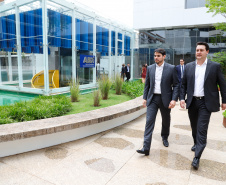O governador Carlos Massa Ratinho Junior e o presidente da Agência Brasileira de Desenvolvimento Industrial (ABDI), Igor Calvet, assinaram nesta quarta-feira (12) um acordo de cooperação técnica para implantar no Paraná um sistema de compartilhamento de veículos elétricos para uso de servidores públicos.  -  Brasília, 12/02/2020  -  Foto: Rodrigo Félix Leal/AEN