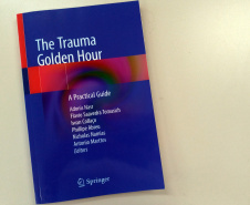 Referência no atendimento de traumas no Paraná, o Hospital do Trabalhador (HT), que faz parte das unidades próprias do Governo do Estado, lançou nesta quarta-feira (12) um livro sobre protocolos de atendimentos em trauma hospitalar.
Foto: SESA