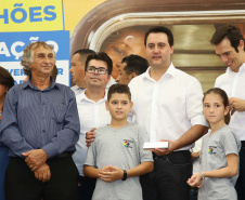 Cerca de 1.100 estudantes do Ensino Fundamental e Ensino Médio, de Sarandi, Noroeste do Paraná, são beneficiados com a nova estrutura da Escola Estadual Vereador Luiz Zanchim, inaugurada nesta sexta-feira (14), pelo governador Carlos Massa Ratinho Junior.  -  Sarandi, 14/02/2020  -  Foto: Jaelson Lucas/AEN