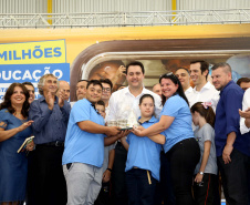 Cerca de 1.100 estudantes do Ensino Fundamental e Ensino Médio, de Sarandi, Noroeste do Paraná, são beneficiados com a nova estrutura da Escola Estadual Vereador Luiz Zanchim, inaugurada nesta sexta-feira (14), pelo governador Carlos Massa Ratinho Junior.  -  Sarandi, 14/02/2020  -  Foto: Jaelson Lucas/AEN