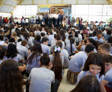 Cerca de 1.100 estudantes do Ensino Fundamental e Ensino Médio, de Sarandi, Noroeste do Paraná, são beneficiados com a nova estrutura da Escola Estadual Vereador Luiz Zanchim, inaugurada nesta sexta-feira (14), pelo governador Carlos Massa Ratinho Junior.  -  Sarandi, 14/02/2020  -  Foto: Jaelson Lucas/AEN