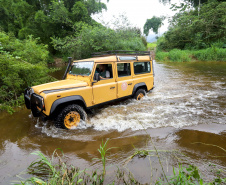 Morretes - Travessia do rio do Pinto com 4x4.Morretes, 17-01-20.Foto: Arnaldo Alves / AEN.