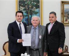 O Governador Carlos Massa Ratinho Junior participa nesta segunda-feira (17),  da solenidade para o pagamento de precatórios preferenciais a credores que participaram das rodadas de negociação promovidas pelo TJPR no ano passado.  Na foto o Sr Igo Losso e o o Presidente do Tribunal de Justiça do Paraná (TJPR), Desembargador Adalberto Jorge Xisto Pereira.  Curitiba, 04/02/2020 - Foto: Geraldo Bubniak/AEN