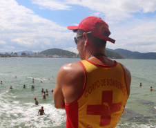 O Litoral do Paraná registrou nesta temporada o menor índice de afogamentos no mar dos últimos cinco anos. Nos primeiros 55 dias do Verão Maior foram registrados três óbitos, número 62,5% menor do que o registrado no mesmo período da temporada anterior, com oito casos.  Foto:SESP