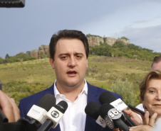  O governador Carlos Massa Ratinho Junior assinou nesta quarta-feira (19) o contrato de concessão de áreas do Parque Estadual Vila Velha, em Ponta Grossa, nos Campos Gerais, para a empresa Eco Parques do Brasil S/A. A empresa vai investir em serviços de apoio à visitação, turismo sustentável e recreação é de trinta anos. Foto: Gilson Abreu/AEN