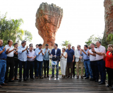 O governador Carlos Massa Ratinho Junior assinou nesta quarta-feira (19) o contrato de concessão de áreas do Parque Estadual Vila Velha, em Ponta Grossa, nos Campos Gerais, para a empresa Eco Parques do Brasil S/A. 