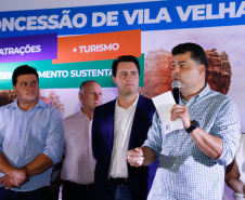 O governador Carlos Massa Ratinho Junior assinou nesta quarta-feira (19) o contrato de concessão de áreas do Parque Estadual Vila Velha, em Ponta Grossa, nos Campos Gerais, para a empresa Eco Parques do Brasil S/A. 