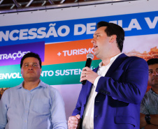 O governador Carlos Massa Ratinho Junior assinou nesta quarta-feira (19) o contrato de concessão de áreas do Parque Estadual Vila Velha, em Ponta Grossa, nos Campos Gerais, para a empresa Eco Parques do Brasil S/A. 