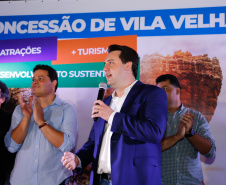 O governador Carlos Massa Ratinho Junior assinou nesta quarta-feira (19) o contrato de concessão de áreas do Parque Estadual Vila Velha, em Ponta Grossa, nos Campos Gerais, para a empresa Eco Parques do Brasil S/A. 