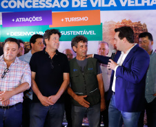 O governador Carlos Massa Ratinho Junior assinou nesta quarta-feira (19) o contrato de concessão de áreas do Parque Estadual Vila Velha, em Ponta Grossa, nos Campos Gerais, para a empresa Eco Parques do Brasil S/A. 