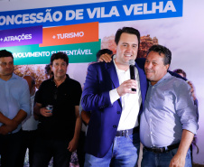 O governador Carlos Massa Ratinho Junior assinou nesta quarta-feira (19) o contrato de concessão de áreas do Parque Estadual Vila Velha, em Ponta Grossa, nos Campos Gerais, para a empresa Eco Parques do Brasil S/A. 