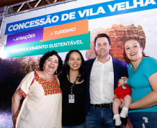 O governador Carlos Massa Ratinho Junior assinou nesta quarta-feira (19) o contrato de concessão de áreas do Parque Estadual Vila Velha, em Ponta Grossa, nos Campos Gerais, para a empresa Eco Parques do Brasil S/A. 