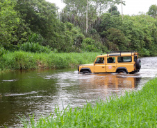 Morretes - Travessia do rio do Pinto com 4x4.Morretes, 17-01-20.Foto: Arnaldo Alves / AEN.