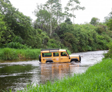 Morretes - Travessia do rio do Pinto com 4x4.Morretes, 17-01-20.Foto: Arnaldo Alves / AEN.