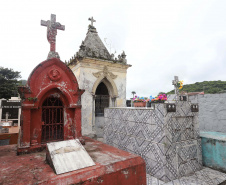 Cemitério atrás da Igreja do Bom Jesus do Saivá, em Antonina, litoral do Paraná.Antonina, 18-01-20.Foto: Arnaldo Alves / AEN.
