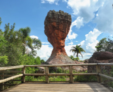 O Parque Estadual de Vila Velha, em Ponta Grossa, estará com horário
especial durante o feriado de Carnaval. A partir desta sexta-feira (21) até a
próxima terça-feira (25) os turistas poderão visitar o parque todos os dias, das
8h30min às 15h30min, pagando valor único de R$ 28 por pessoa. Nas terças-
feiras o local que permanece fechado para manutenção, também estará aberto
para os visitantes. Foto: José Fernando Ogura/AEN