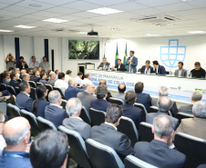 O governador Carlos Massa Ratinho Junior e o ministro de Infraestrutura, Tarcísio Freitas, assinaram nesta quinta-feira (27), às 10 horas, o contrato com a Klabin de arrendamento de área no Porto de Paranaguá, para movimentação de celulose. A assinatura será na sede administrativa do Porto de Paranaguá. 