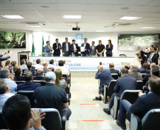 O governador Carlos Massa Ratinho Junior e o ministro de Infraestrutura, Tarcísio Freitas, assinaram nesta quinta-feira (27), às 10 horas, o contrato com a Klabin de arrendamento de área no Porto de Paranaguá, para movimentação de celulose. A assinatura será na sede administrativa do Porto de Paranaguá. 
