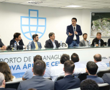 O governador Carlos Massa Ratinho Junior e o ministro de Infraestrutura, Tarcísio Freitas, assinaram nesta quinta-feira (27), às 10 horas, o contrato com a Klabin de arrendamento de área no Porto de Paranaguá, para movimentação de celulose. A assinatura será na sede administrativa do Porto de Paranaguá. 
