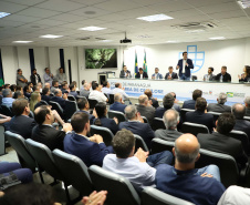 O governador Carlos Massa Ratinho Junior e o ministro de Infraestrutura, Tarcísio Freitas, assinaram nesta quinta-feira (27), às 10 horas, o contrato com a Klabin de arrendamento de área no Porto de Paranaguá, para movimentação de celulose. A assinatura será na sede administrativa do Porto de Paranaguá. 