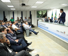O governador Carlos Massa Ratinho Junior e o ministro de Infraestrutura, Tarcísio Freitas, assinaram nesta quinta-feira (27), às 10 horas, o contrato com a Klabin de arrendamento de área no Porto de Paranaguá, para movimentação de celulose. A assinatura será na sede administrativa do Porto de Paranaguá. 