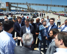 O governador Carlos Massa Ratinho Junior e o ministro de Infraestrutura, Tarcísio Freitas, assinaram nesta quinta-feira (27), às 10 horas, o contrato com a Klabin de arrendamento de área no Porto de Paranaguá, para movimentação de celulose. A assinatura será na sede administrativa do Porto de Paranaguá. 