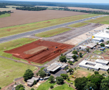 O governador Carlos Massa Ratinho Junior participa junto com o ministro da Infraestrutura, Tarcísio Freitas; com o diretor-geral brasileiro da Itaipu Binacional, Joaquim Silva e Luna; e o presidente da Infraero, Hélio Paes de Barros Júnior, da solenidade autorização o início das obras de ampliação da pista de pouso do Aeroporto Internacional de Foz do Iguaçu. - Foz do Iguaçu, 28/02/2020 - Foto: Rodrigo Félix Leal/AEN 