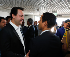 O governador Carlos Massa Ratinho Junior participa junto com o ministro da Infraestrutura, Tarcísio Freitas; com o diretor-geral brasileiro da Itaipu Binacional, Joaquim Silva e Luna; e o presidente da Infraero, Hélio Paes de Barros Júnior, da solenidade autorização o início das obras de ampliação da pista de pouso do Aeroporto Internacional de Foz do Iguaçu.  -  Foz do Iguaçu, 28/02/2020  -  Foto: Rodrigo Félix Leal/AEN 