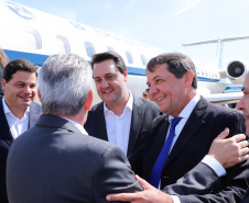 O governador Carlos Massa Ratinho Junior participa junto com o ministro da Infraestrutura, Tarcísio Freitas; com o diretor-geral brasileiro da Itaipu Binacional, Joaquim Silva e Luna; e o presidente da Infraero, Hélio Paes de Barros Júnior, da solenidade autorização o início das obras de ampliação da pista de pouso do Aeroporto Internacional de Foz do Iguaçu.  -  Foz do Iguaçu, 28/02/2020  -  Foto: Rodrigo Félix Leal/AEN 